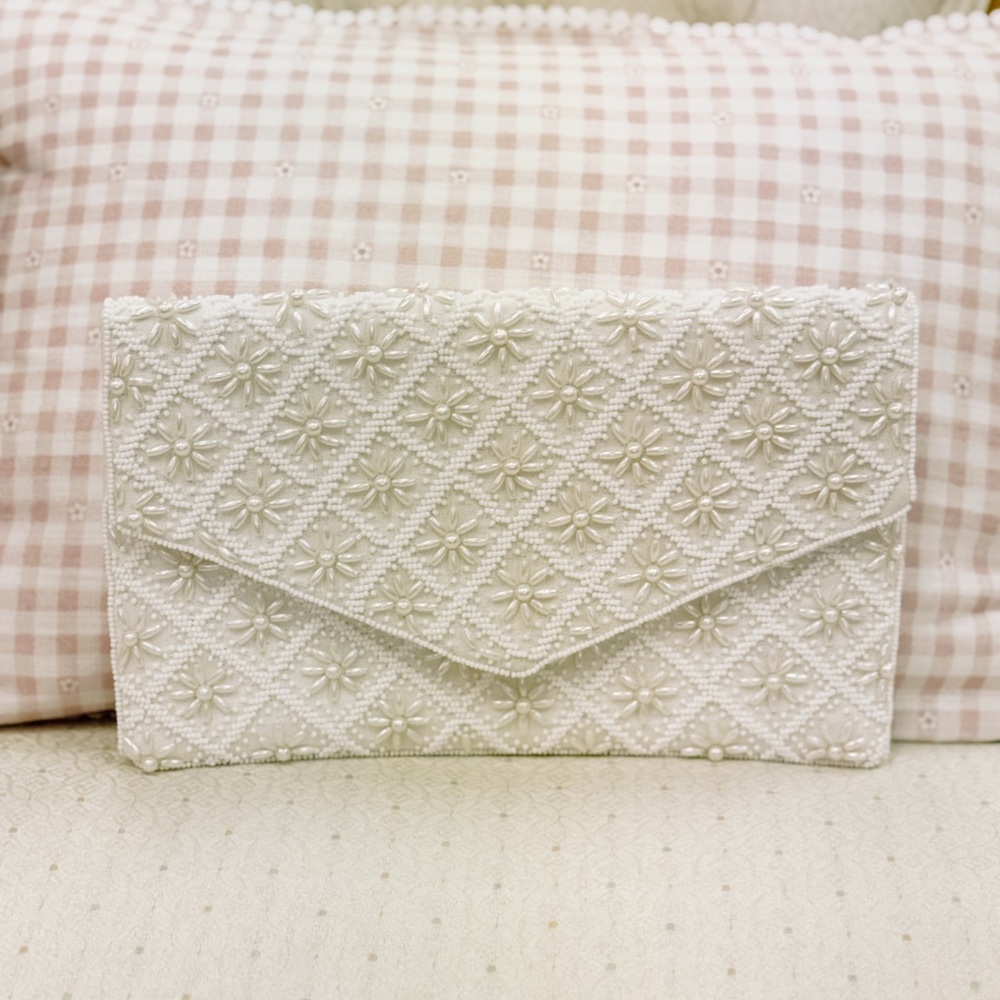 Elegant White Floral Clutch